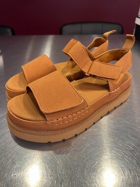 Women’s Tan Platform Velcro Sandals